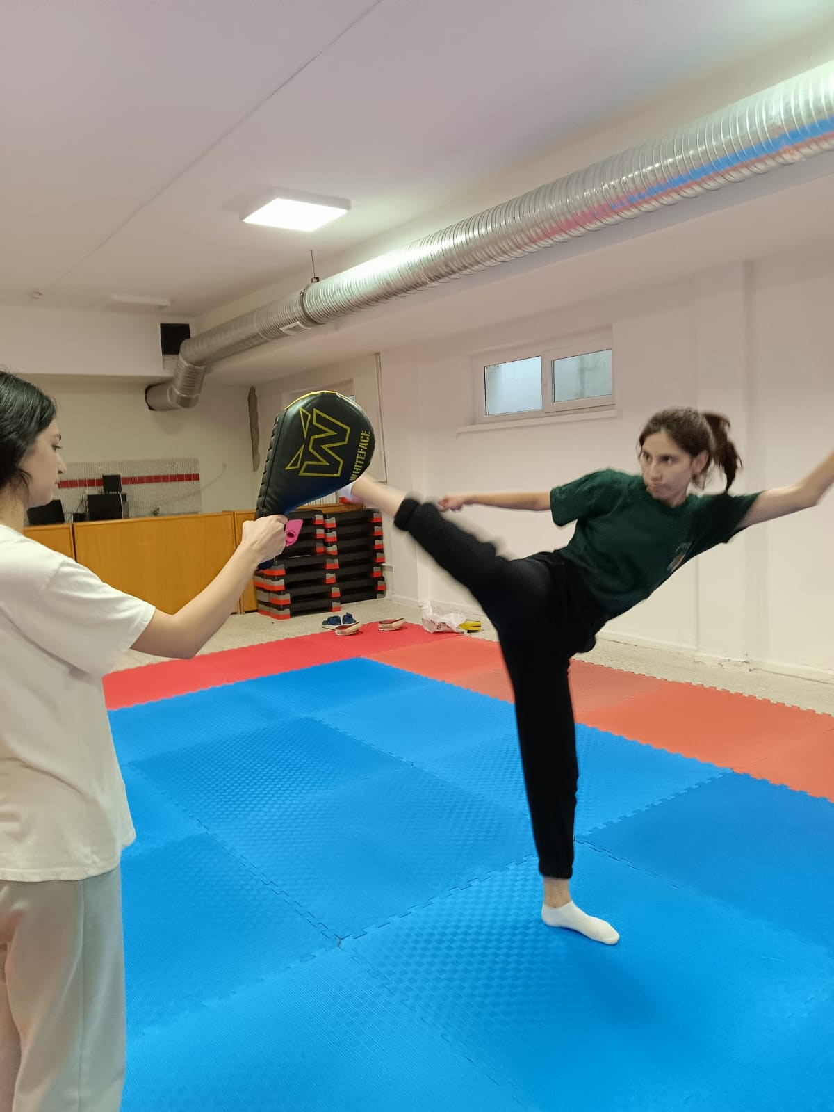 bala-hatun-yurdunda-taekwondo-egitimleri-suruyor