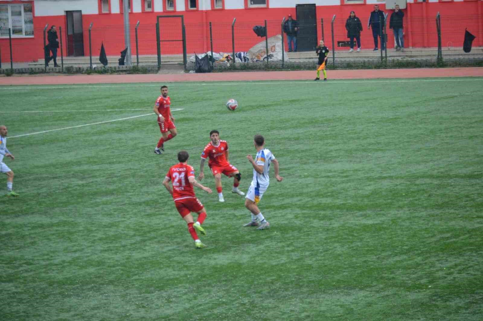 sogutspor-zorlu-deplasmandan-puanla-donmesi-bildi