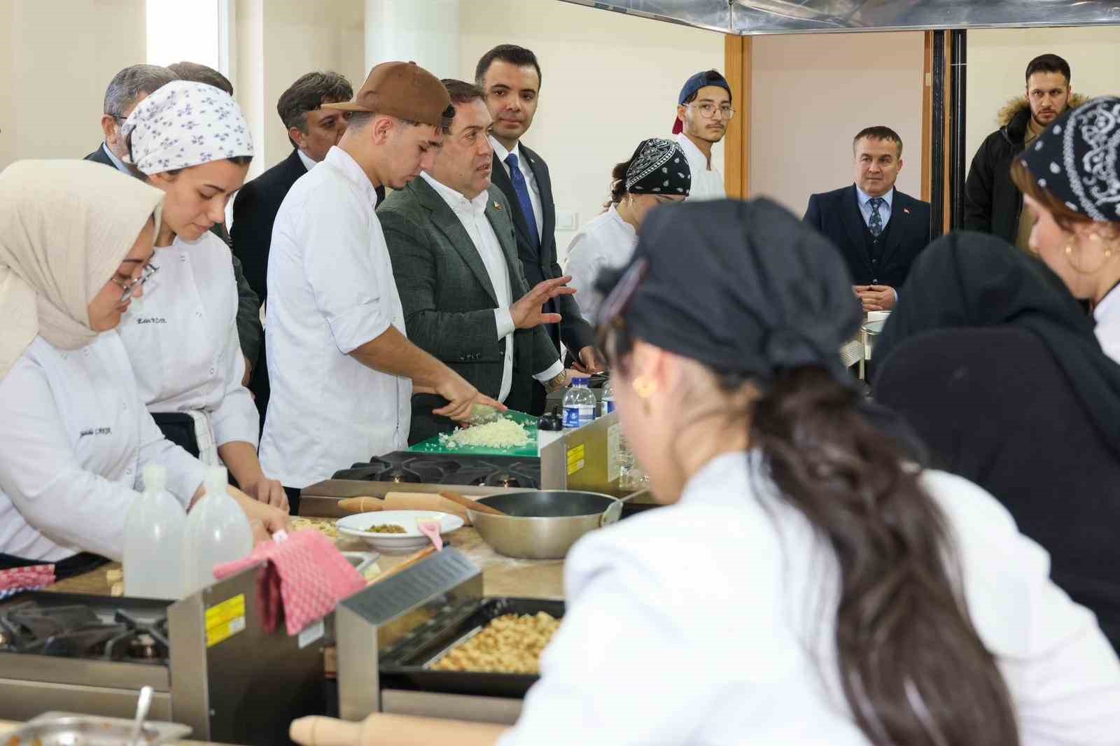 vali-sozer-sogut-myodaki-faaliyetleri-yerinde-inceledi