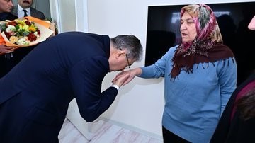 vali-yilmazin-ilk-ziyareti-sehit-ailesine-oldu