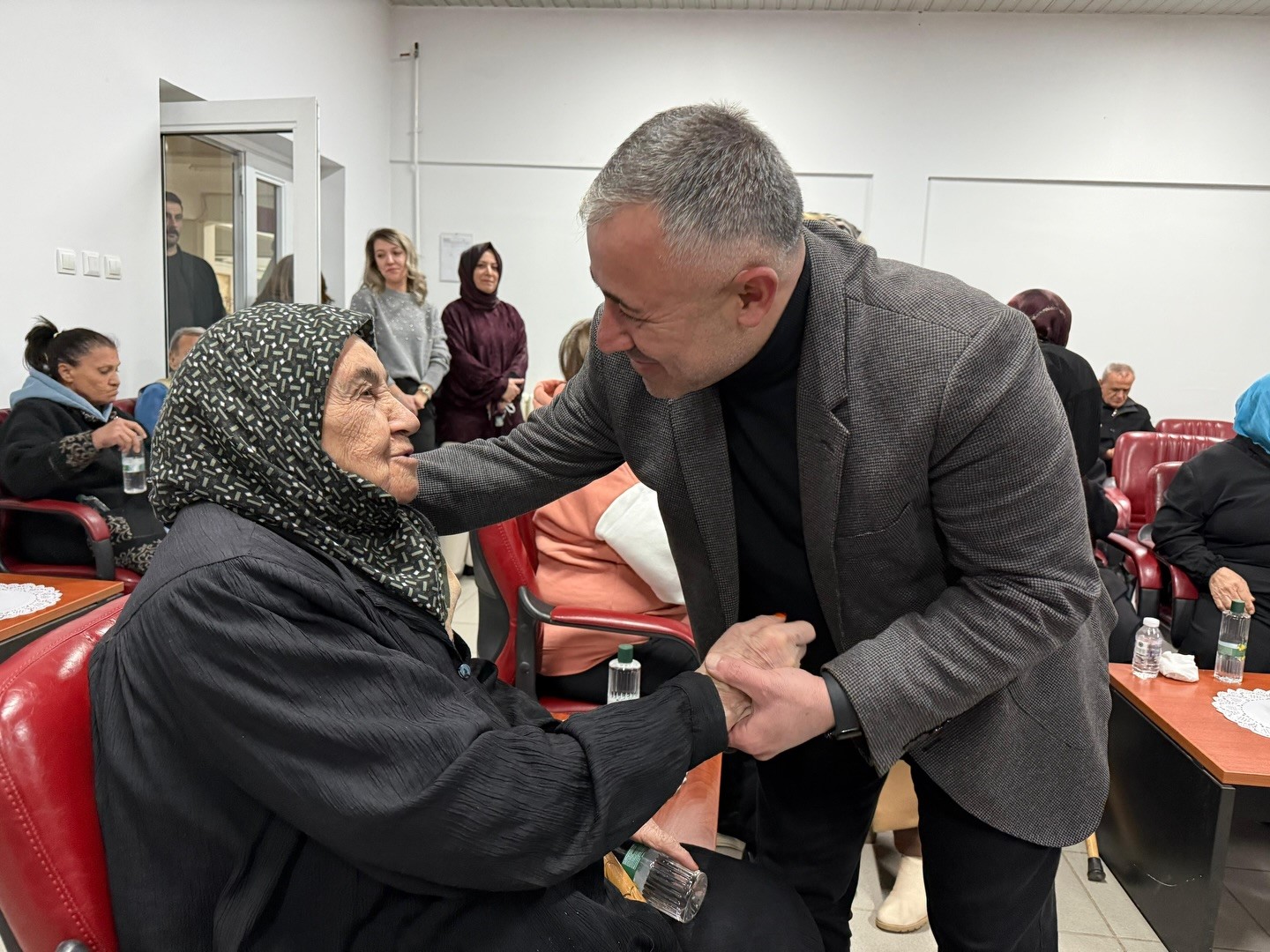 yenipazar-kaymakami-ucar-esnafla-bir-araya-geldi