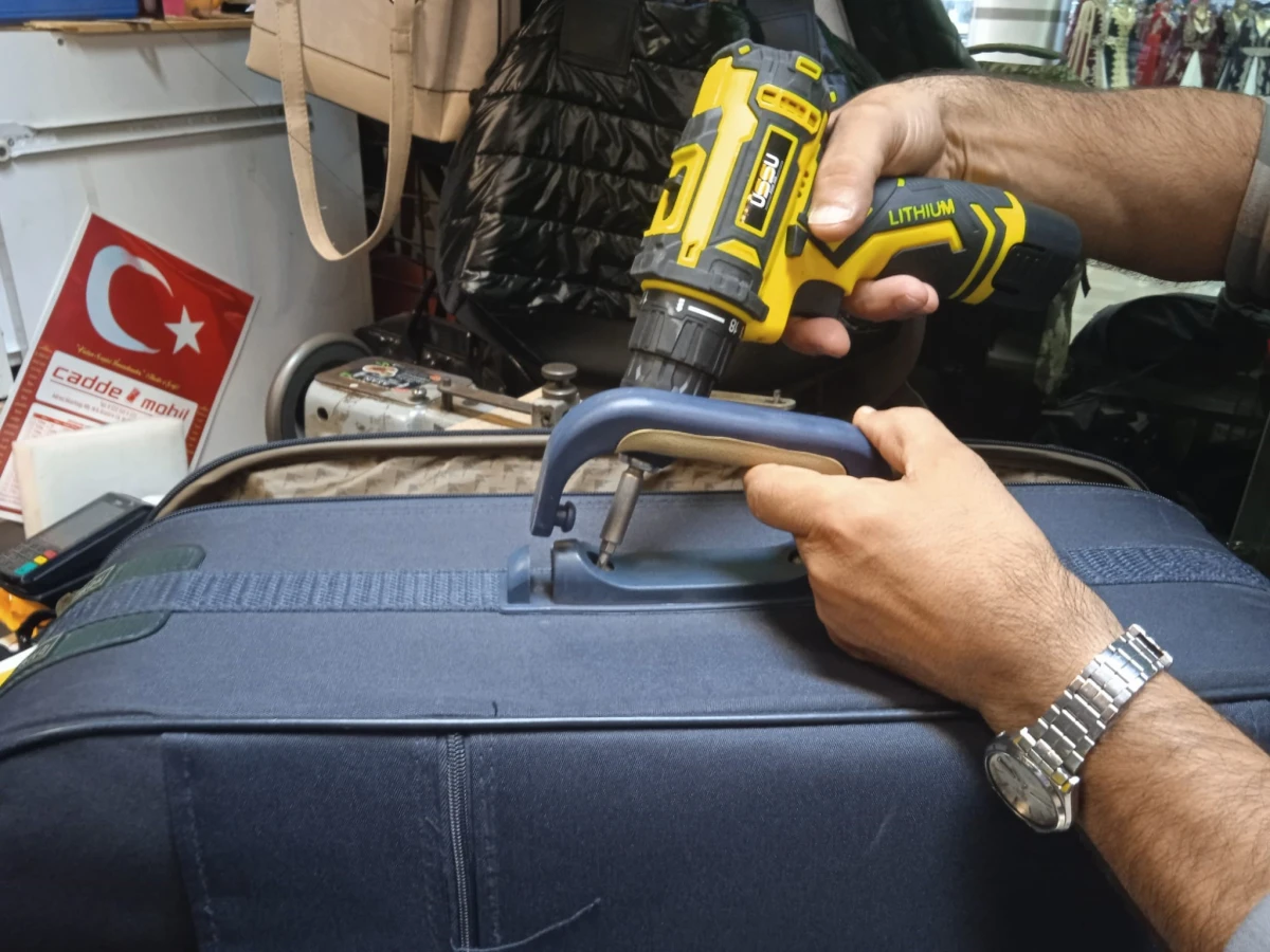 Çanta tamircilerinin yoğun ‘bayram’ mesaisi 