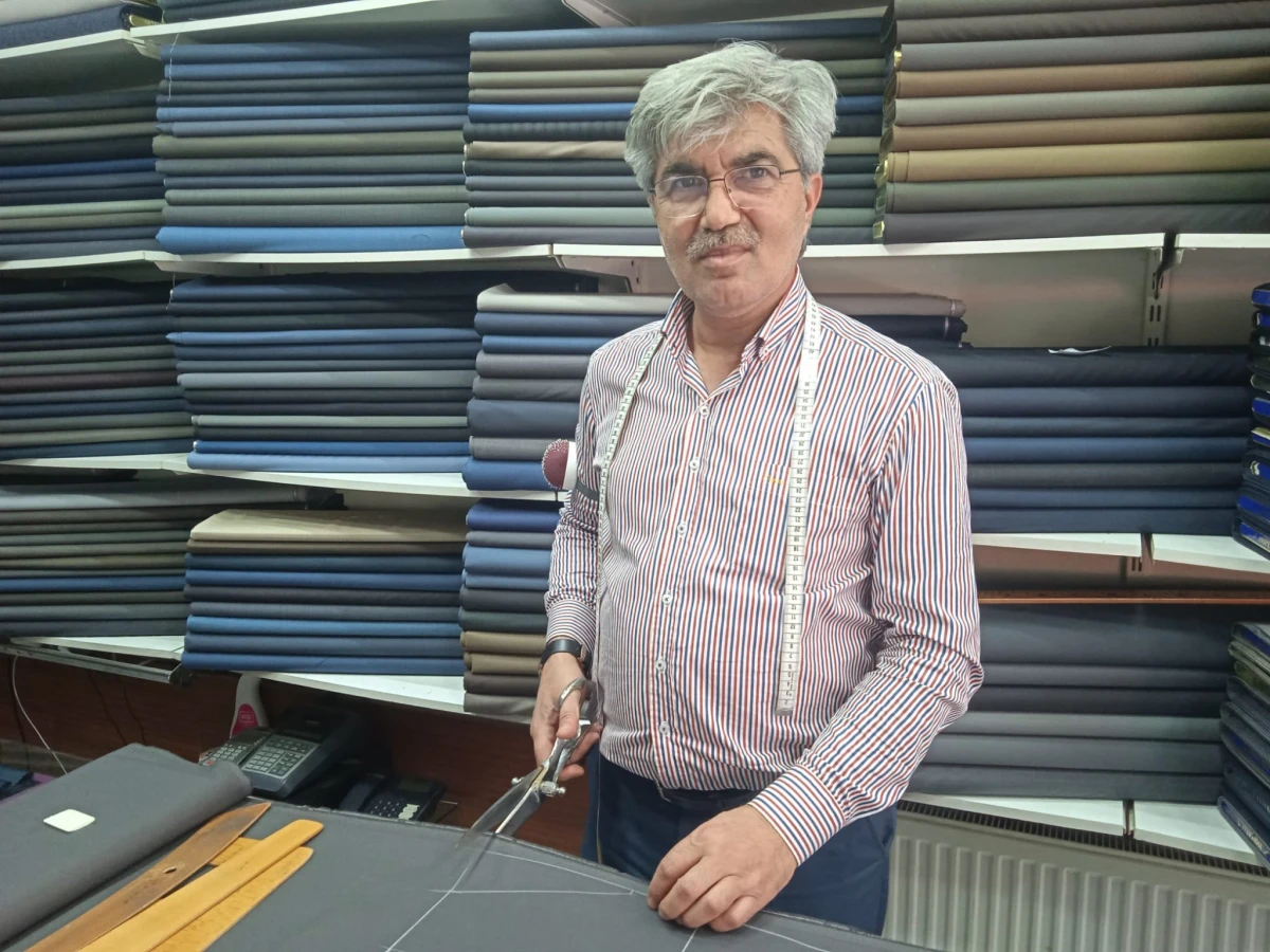 Terzilerde kurban bayramı öncesinde kumaş pantolon mesaisi yaşanıyor 