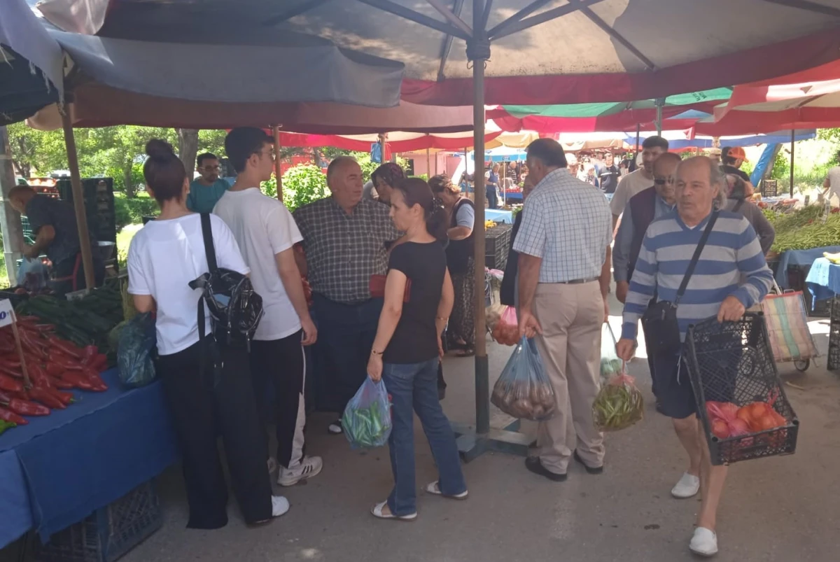 Pazar tezgahlarında bayram yoğunluğu 