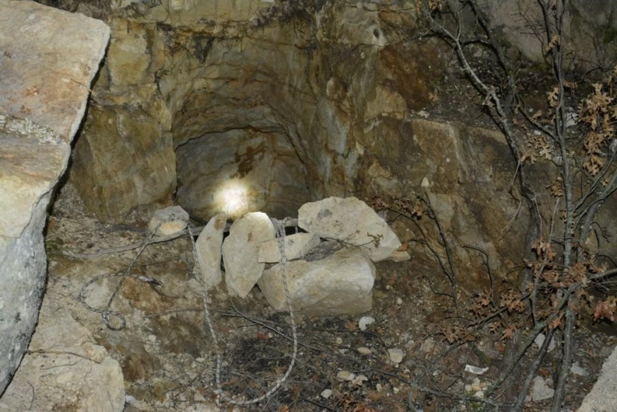 Kaçak kazı yapan 3 şahsa jandarmadan suçüstü 