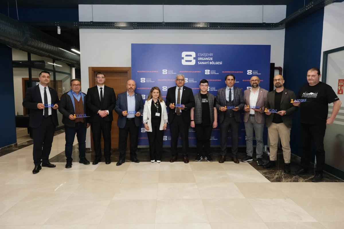 ROBOSB Teknoloji Takımı ürettiği 3D yazıcıyı Başkan Küpeli ve ekibine sundu 