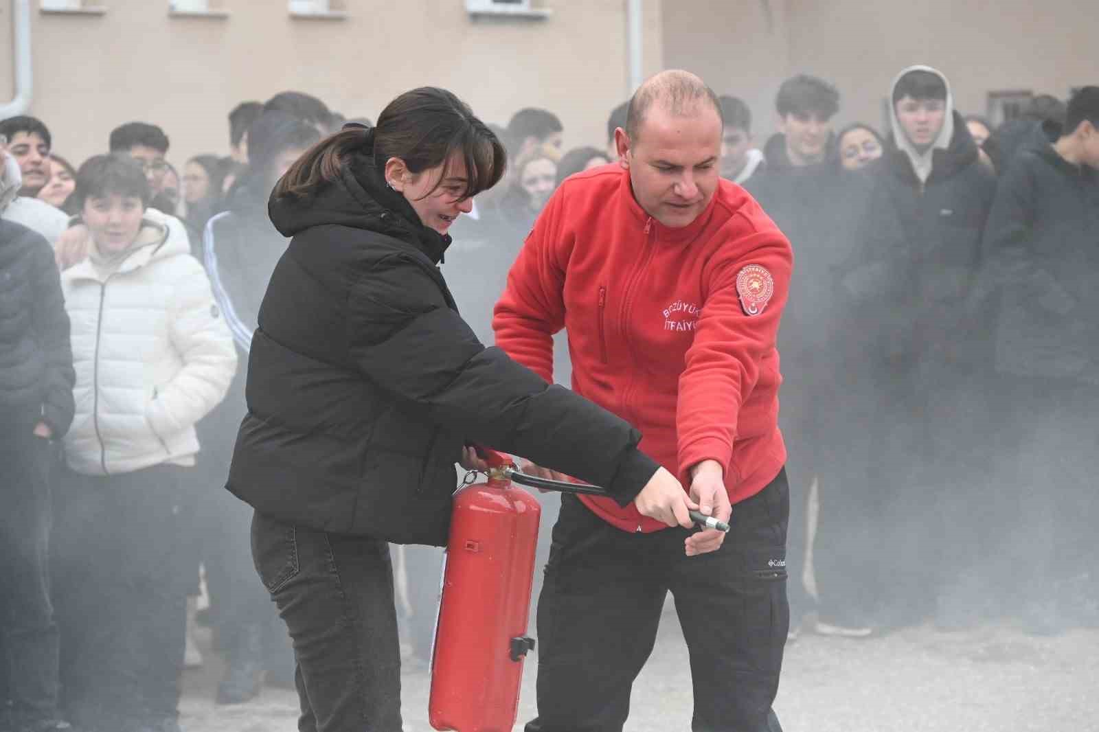 bozuyukte-kumral-abdal-anadolu-lisesi-ogrencilerine-yangin-egitimi