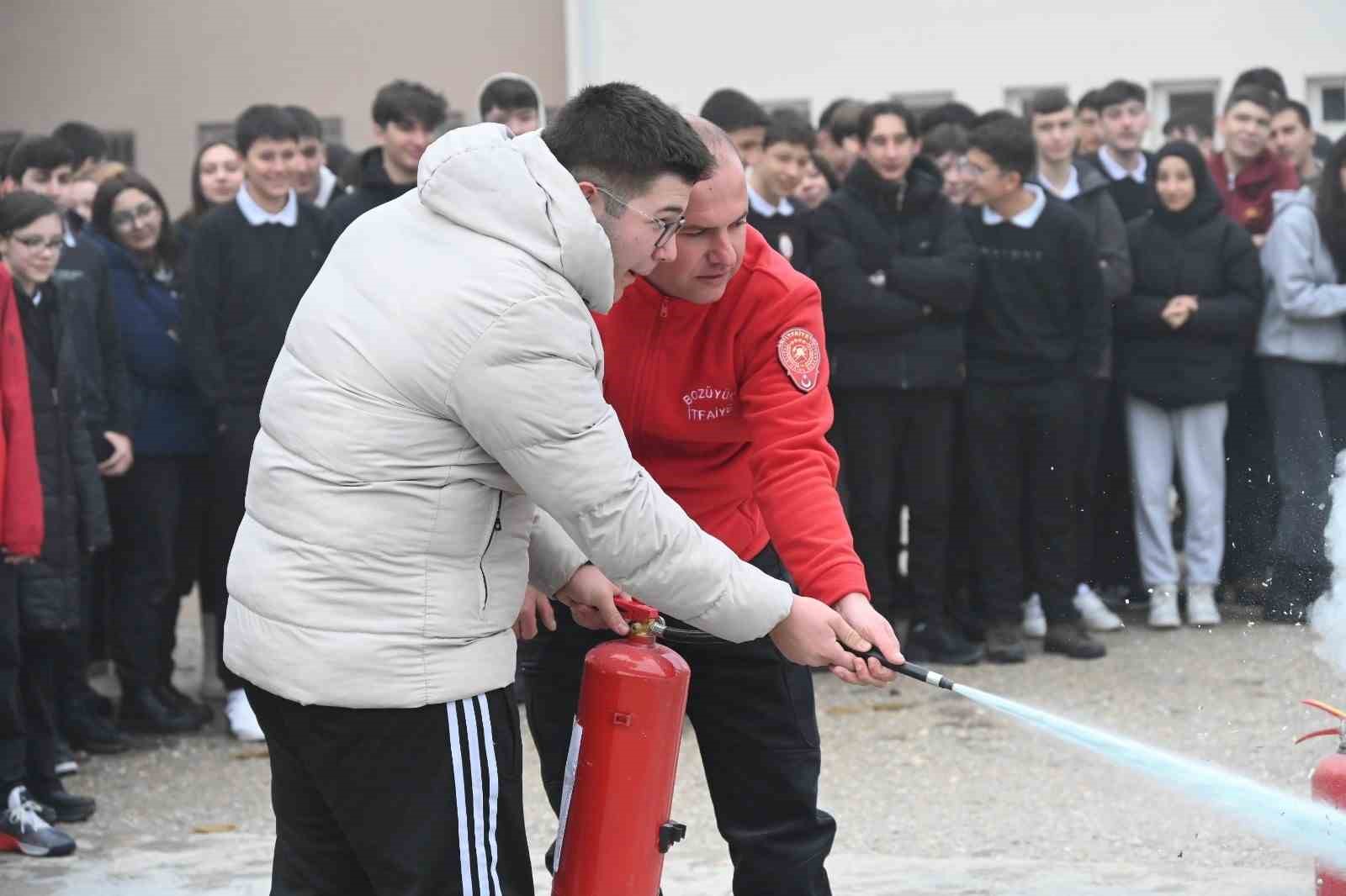 bozuyukte-kumral-abdal-anadolu-lisesi-ogrencilerine-yangin-egitimi