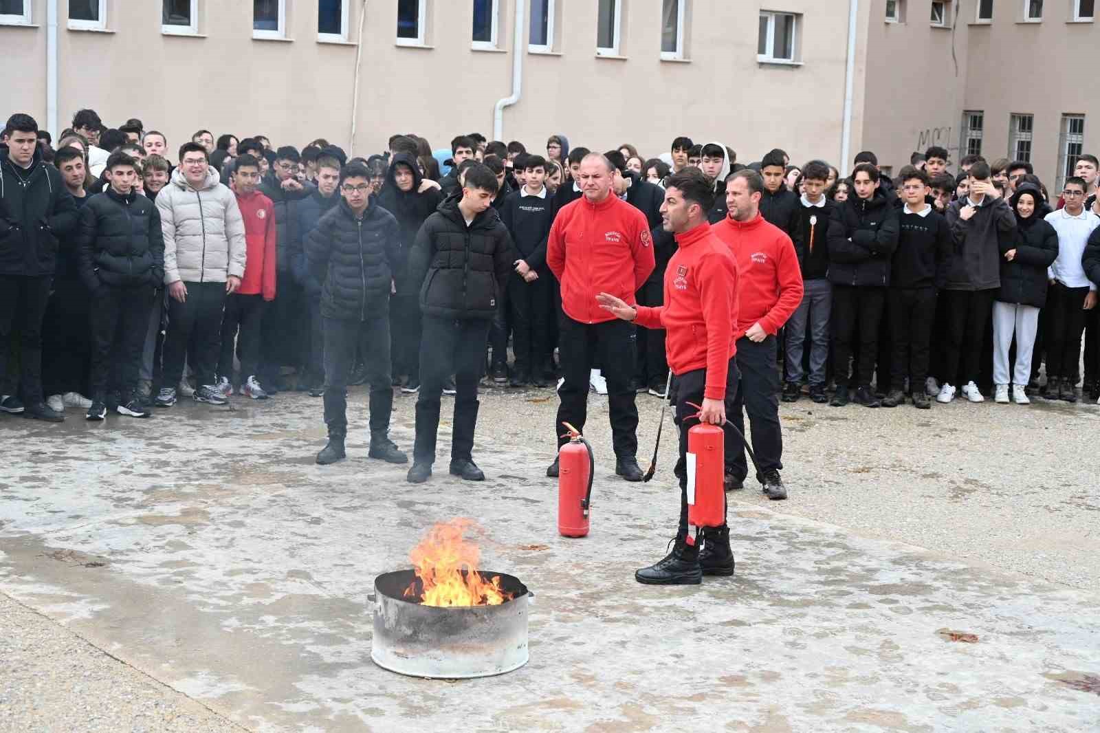 bozuyukte-kumral-abdal-anadolu-lisesi-ogrencilerine-yangin-egitimi