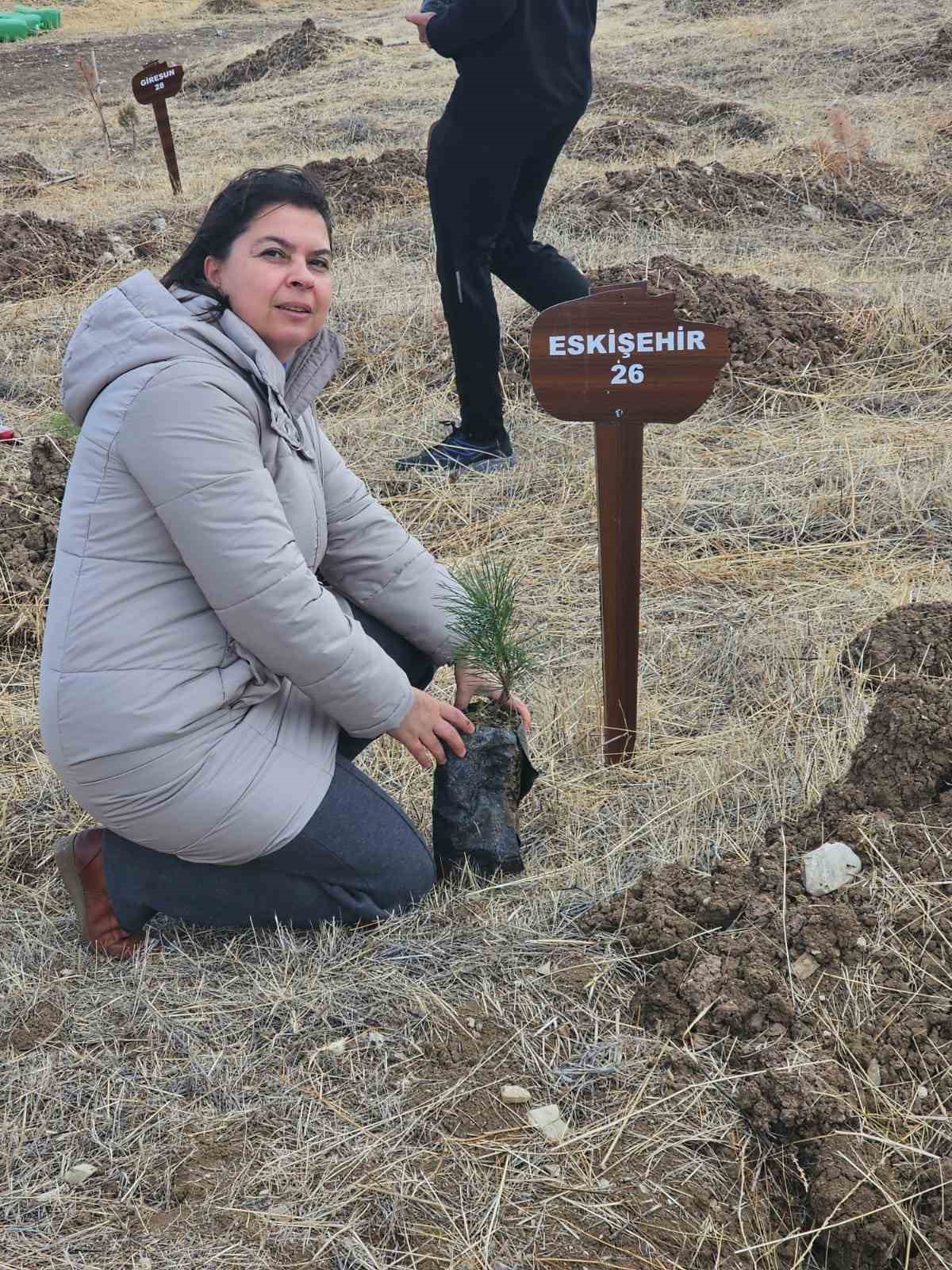 sadife-ogretmen-eskisehir-adina-baskentte-fidan-dikti