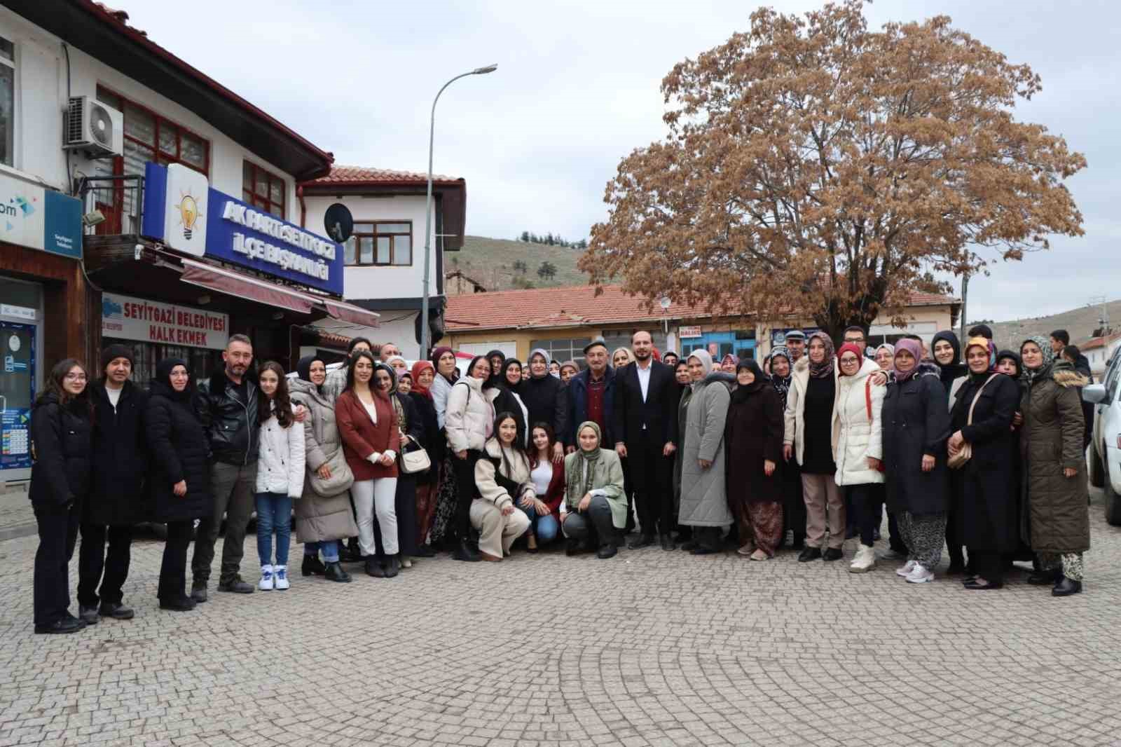 ak-parti-seyitgazi-kadin-kollarinda-devir-teslim-toreni