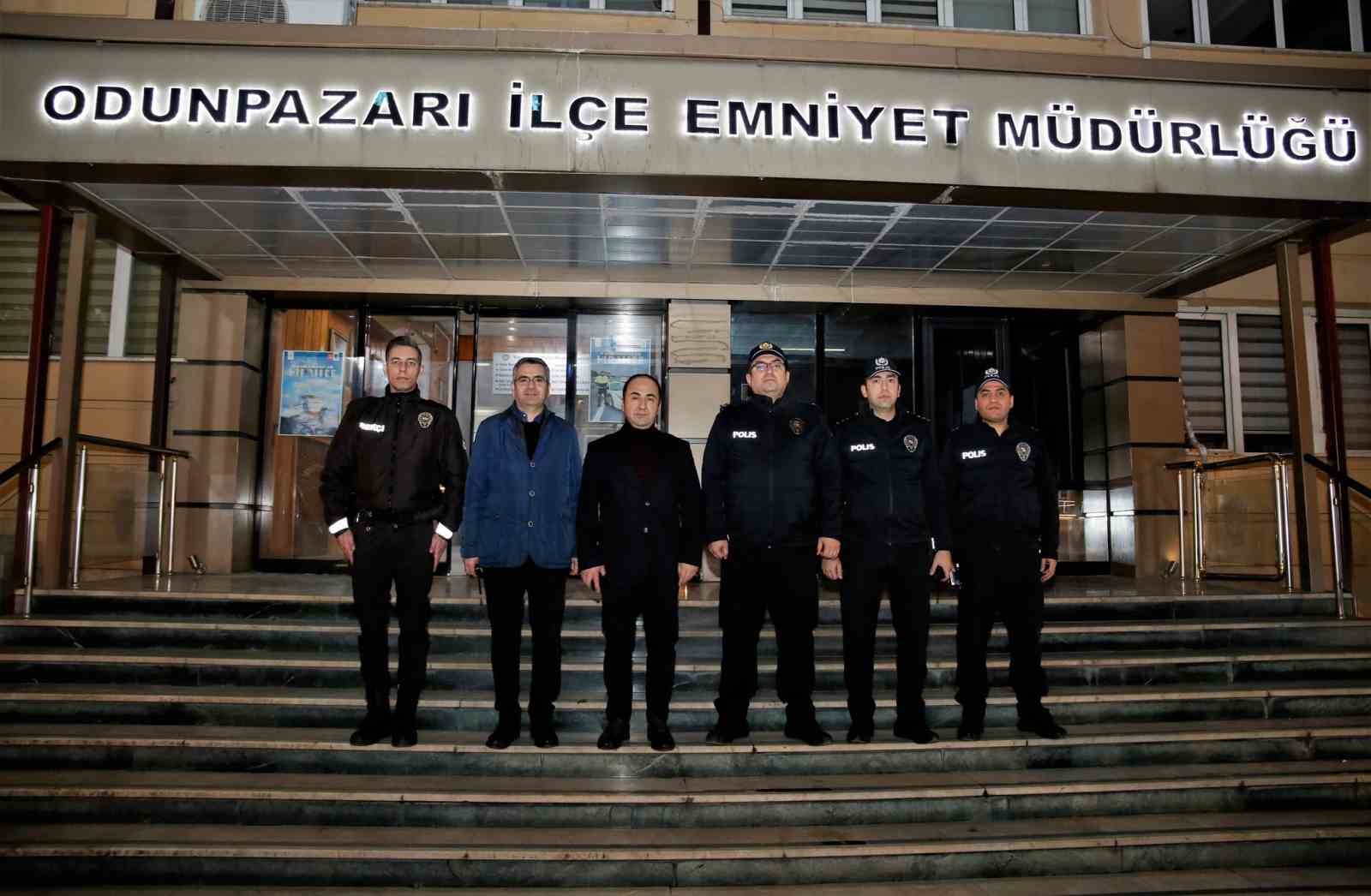 il-emniyet-muduru-yilmaz-yilbasinda-gorev-yapan-personeli-ziyaret-etti