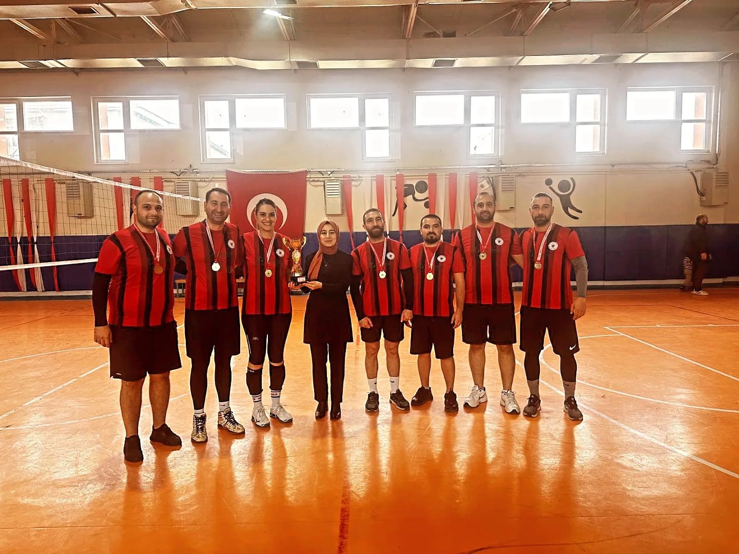 kurumlar-arasi-voleybol-turnuvasi-sona-erdi