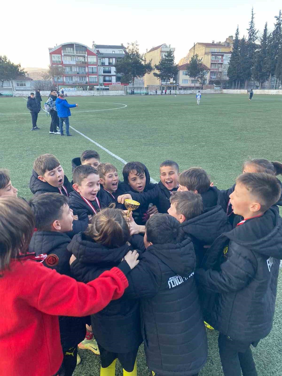 lefke-cup-u-10-turnuvasinda-futbola-doyuldu