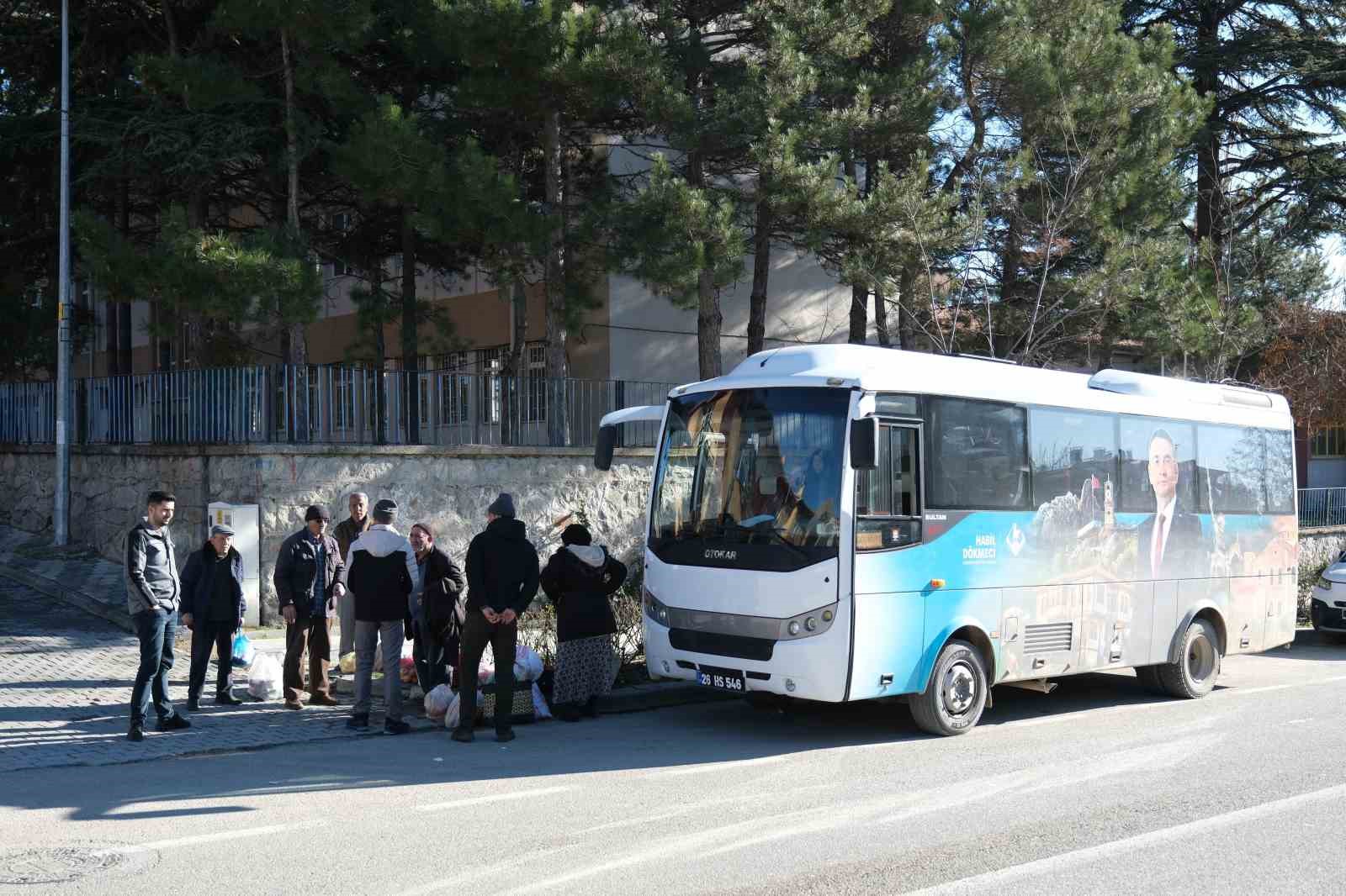 sivrihisarda-halk-pazarina-ucretsiz-halk-otobusu-seferleri-basladi