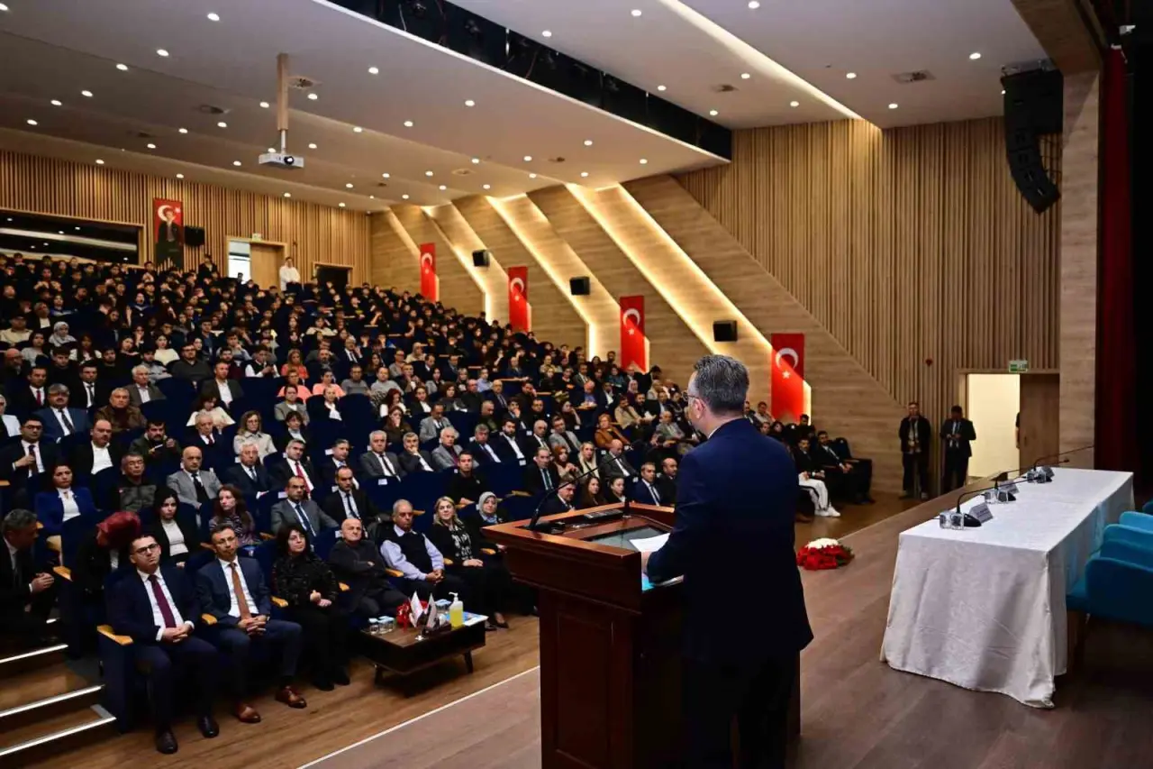 vali-aksoy-yeminli-aile-arabuluculugu-belge-ve-yemin-torenine-katildi