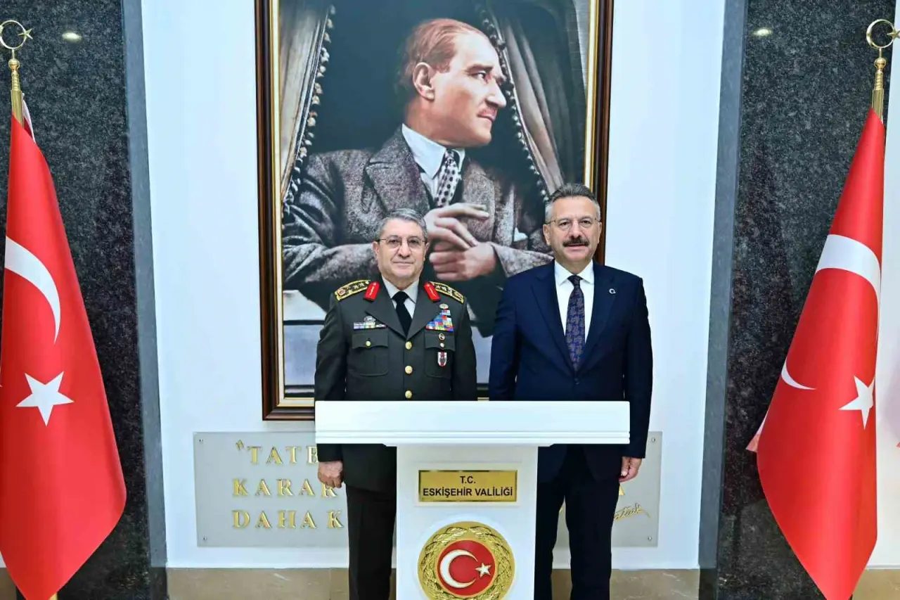 genelkurmay-baskani-vali-aksoyu-ziyaret-etti