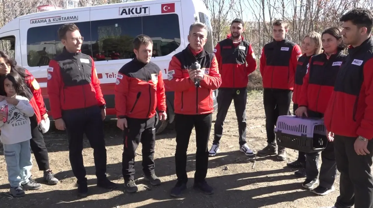 havalandirma-boslugunda-4-gundur-mahsur-kalan-guvercin-kurtarildi