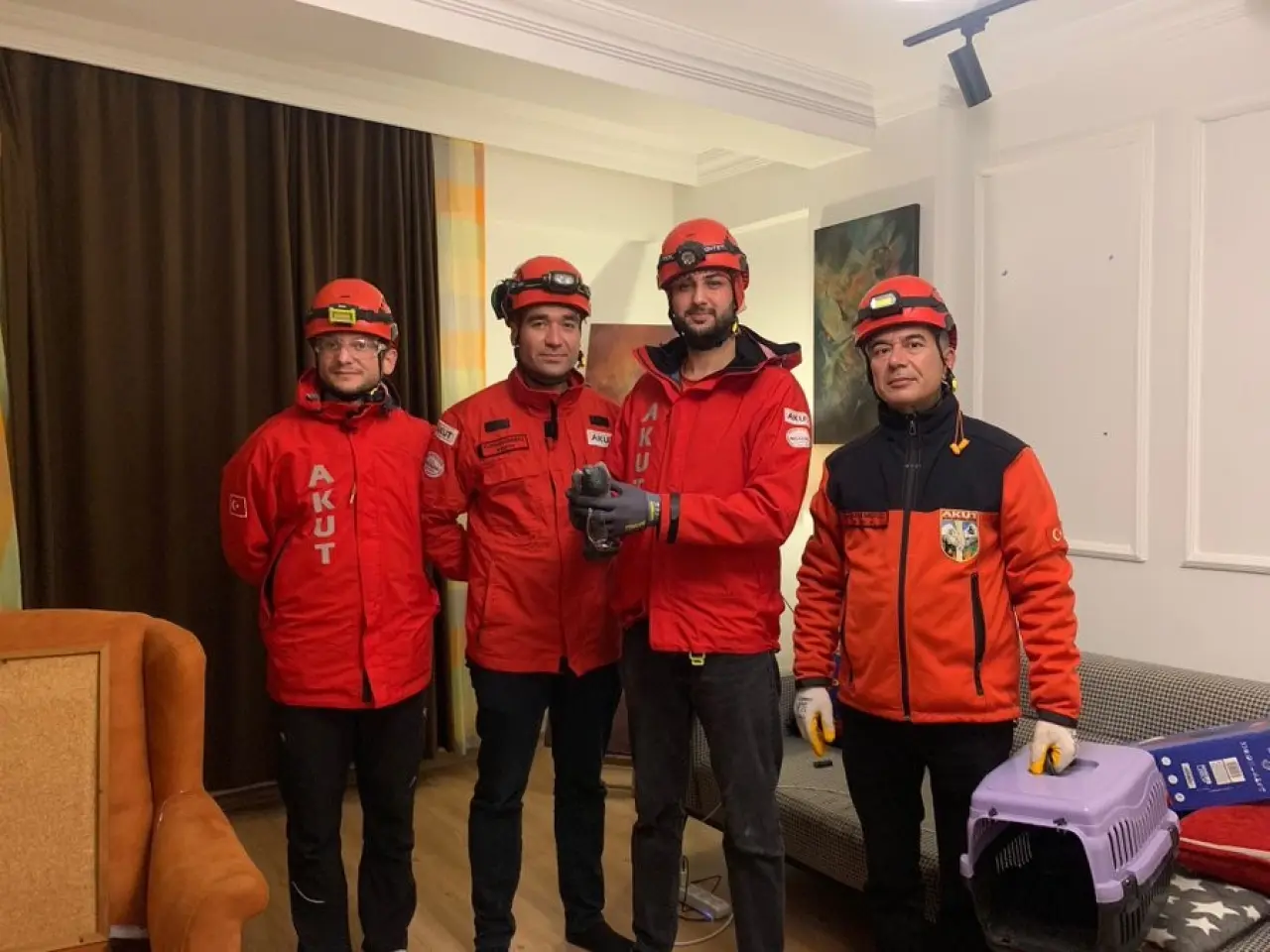 havalandirma-boslugunda-4-gundur-mahsur-kalan-guvercin-kurtarildi