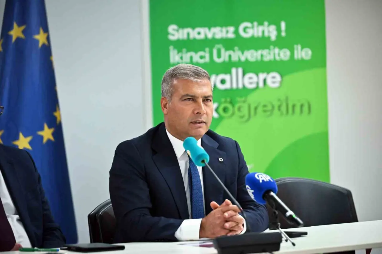 rektor-adiguzel-brukselde-turk-dili-ve-kulturu-programini-tanitti