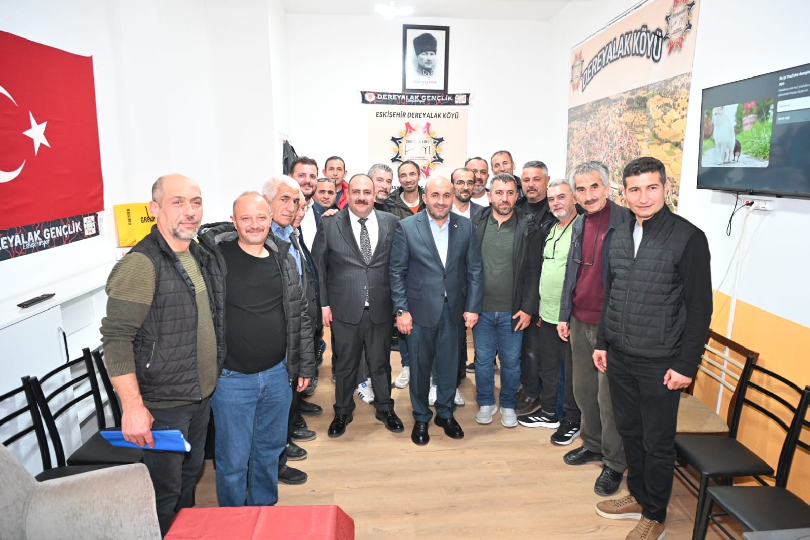 baskan-hamamci-ve-ak-parti-heyeti-dereyalaklilar-derneginde-talepleri-dinledi