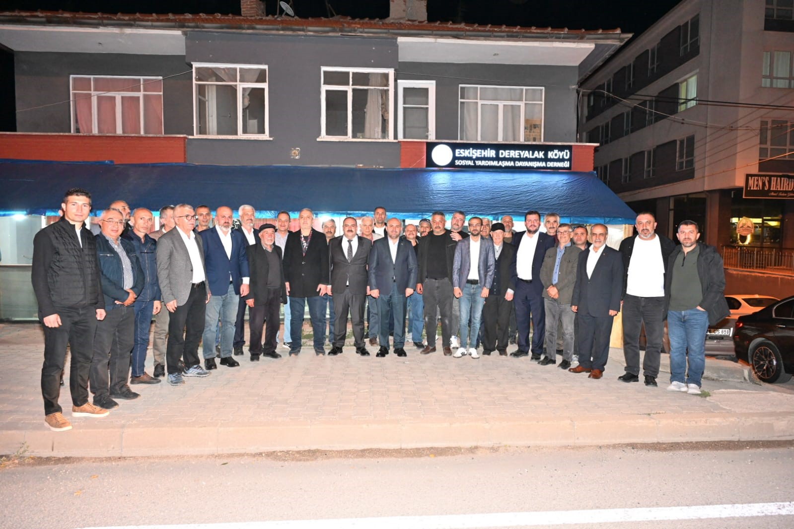 baskan-hamamci-ve-ak-parti-heyeti-dereyalaklilar-derneginde-talepleri-dinledi