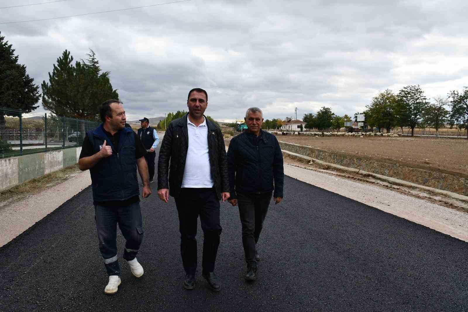 beylikova-tarim-kredi-sut-fabrikasi-yollari-sicak-asfaltla-yenilendi