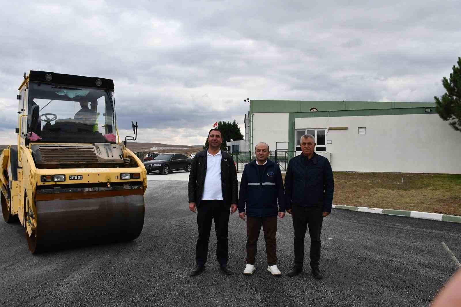 beylikova-tarim-kredi-sut-fabrikasi-yollari-sicak-asfaltla-yenilendi