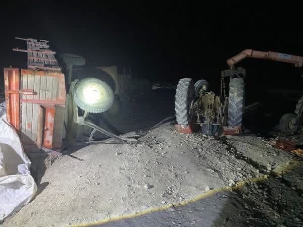 devrilen-traktorun-altinda-kalan-surucu-hayatini-kaybetti