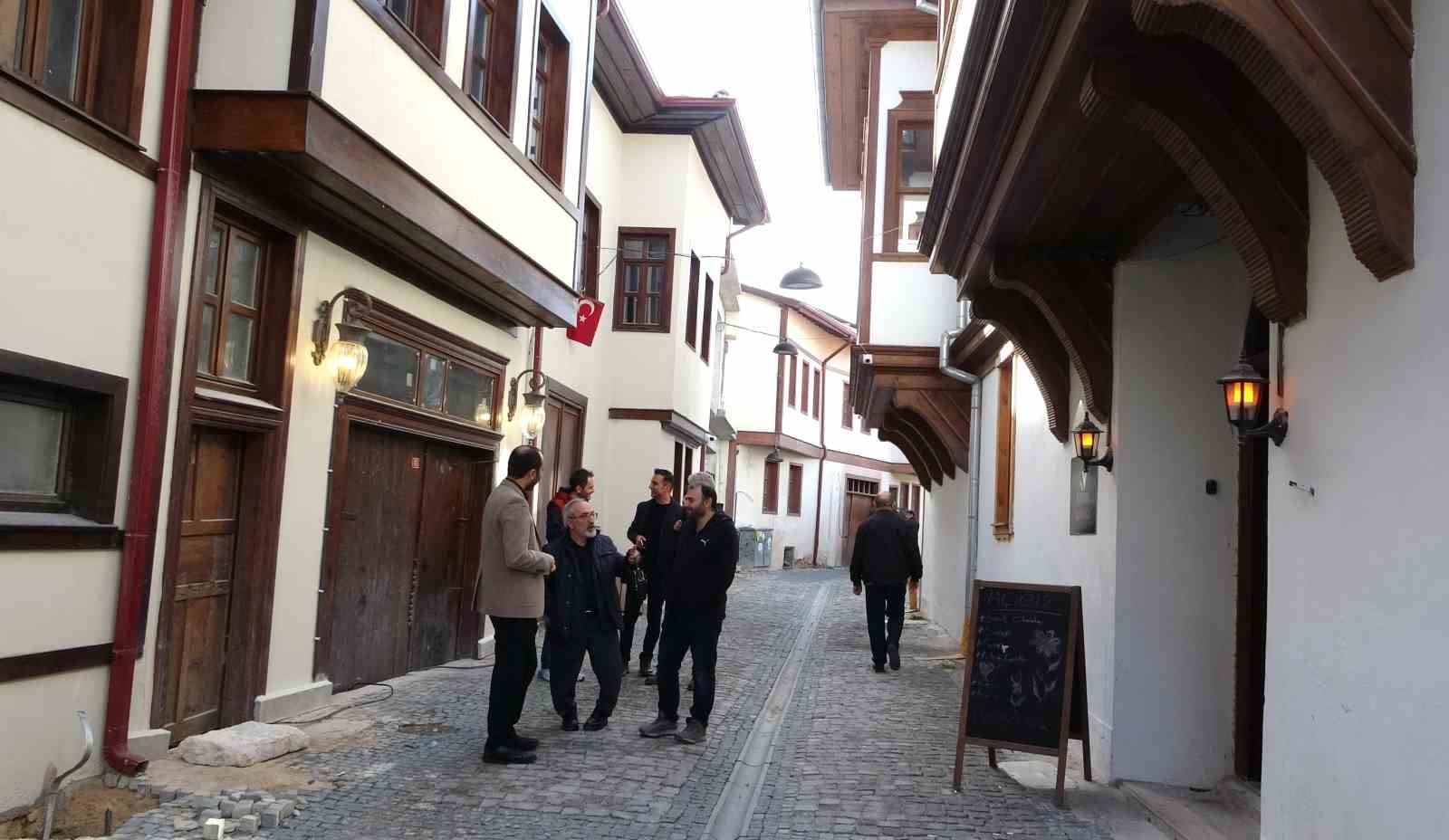 doc-dr-abdullah-erdem-tas-modern-hayat-insanlari-yalnizlastiriyor