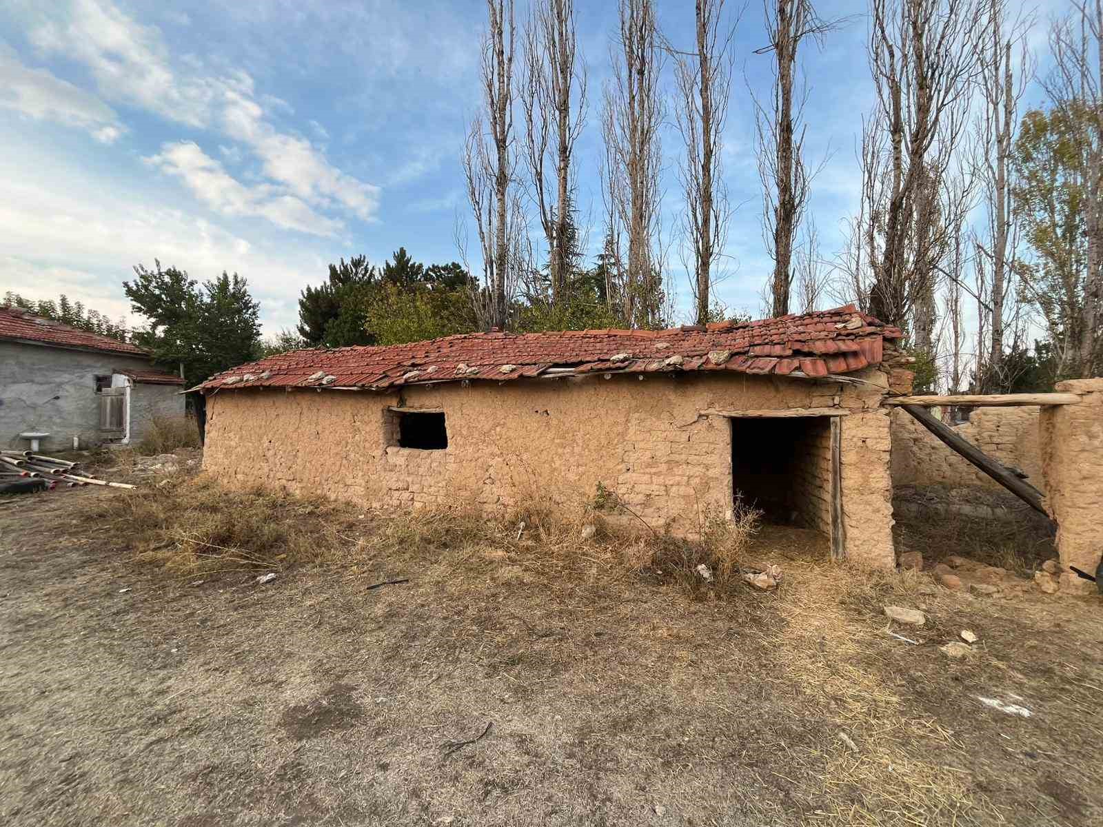 eskisehirde-14-yil-sonra-ahirdan-cikarilan-cesedin-gomuldugu-yer-goruntulendi