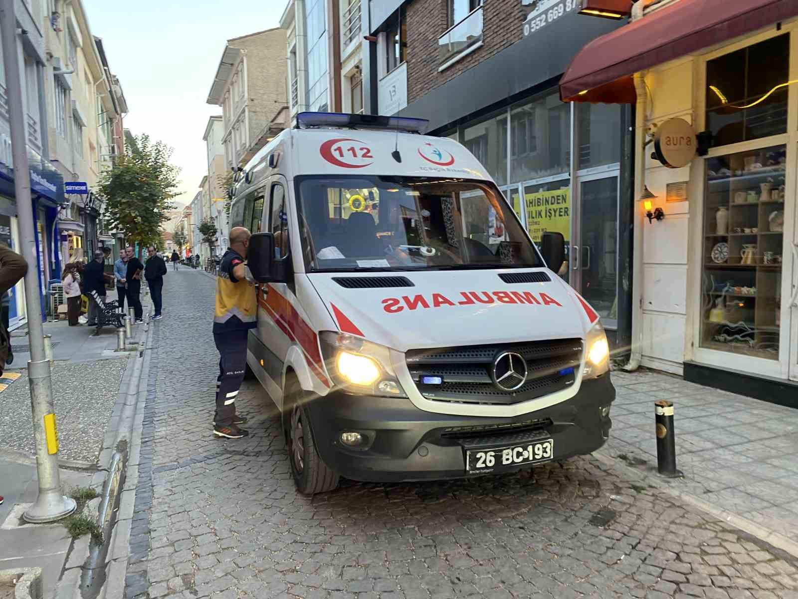 kediye-carpmamaya-calisirken-motosikleti-deviren-kasksiz-surucu-agir-yaralandi