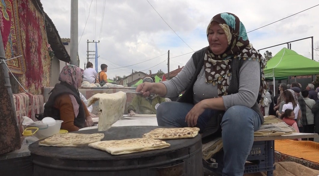 kizilinlerde-yapilan-bal-kabakli-gozleme-ilginc-lezzeti-ile-dikkat-cekiyor