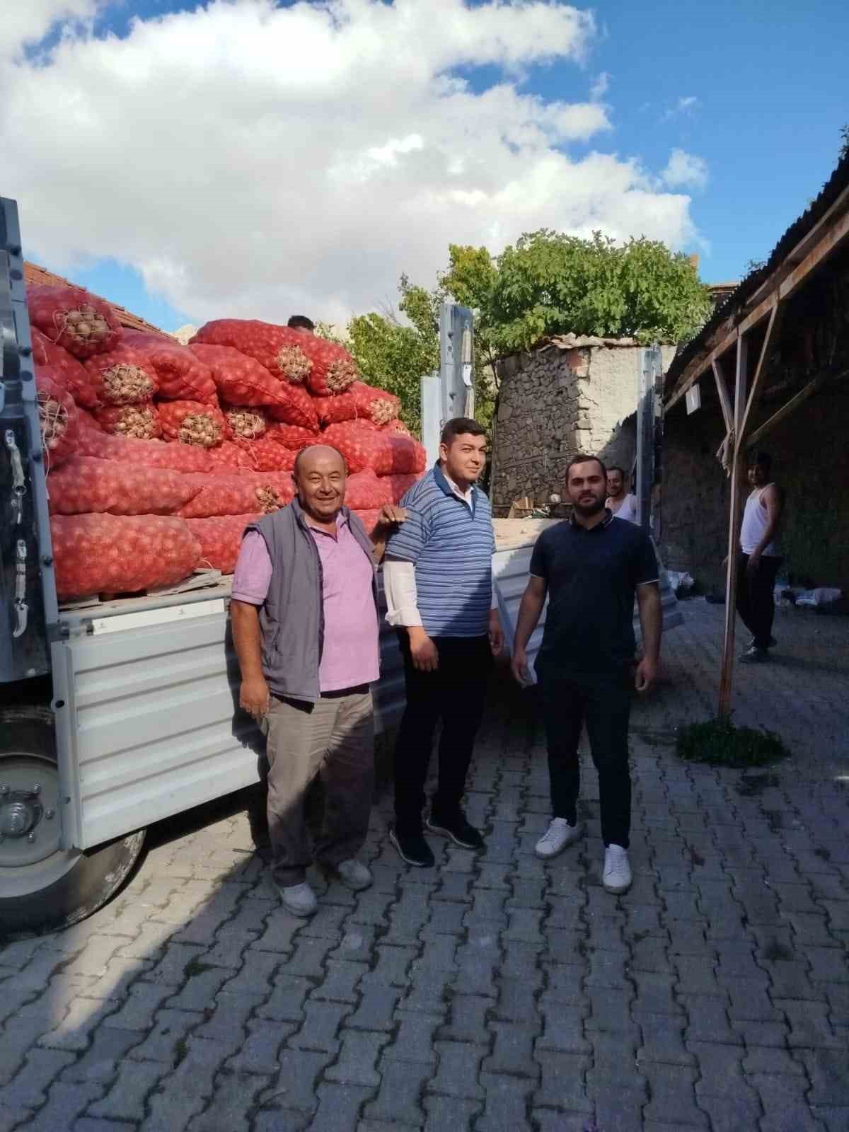 sivrihisarli-ciftciler-osurunu-muftuluge-teslim-etti