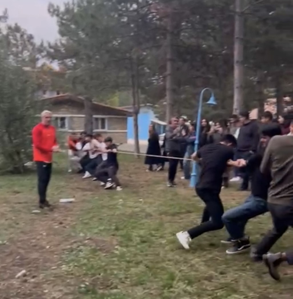 universite-ogrencileri-inonu-havacilik-egitim-merkezini-ziyaret-etti-egitim-ucaklarini-yakindan-gordu