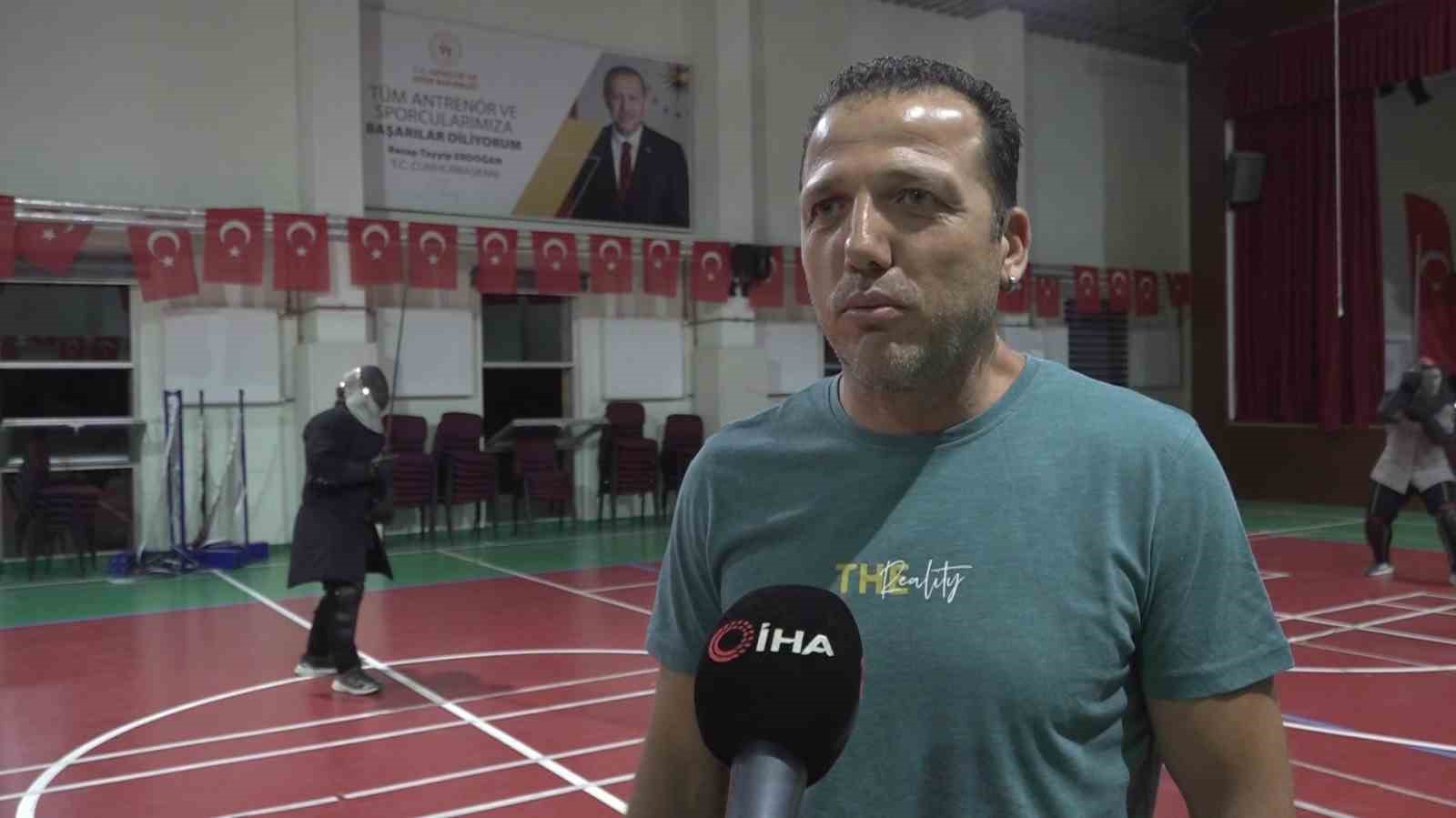 video-oyunu-meraki-baba-oglu-kilic-sporunda-bulusturdu