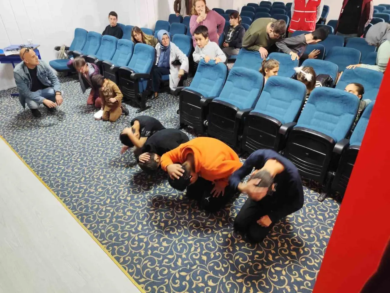 tepebasi-kizilaydan-engelli-ogrencilere-yonelik-afet-farkindalik-seminerleri