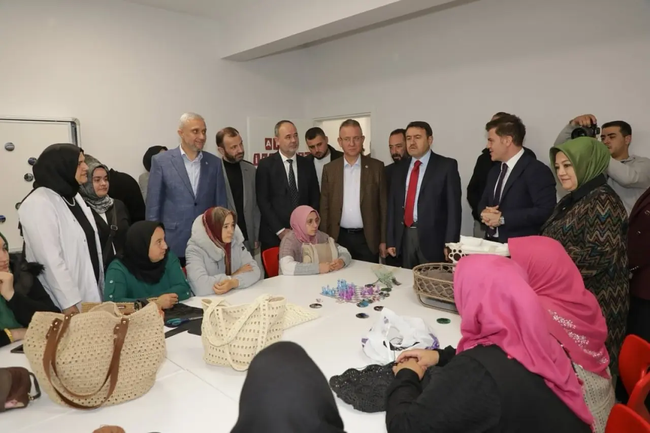 kutahya-valisi-isin-kadinlarimiz-toplumun-diregidir