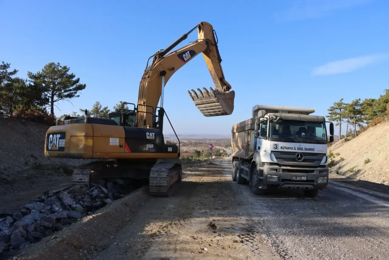 kutahya-koylerinde-asfalt-calismalari-devam-ediyor