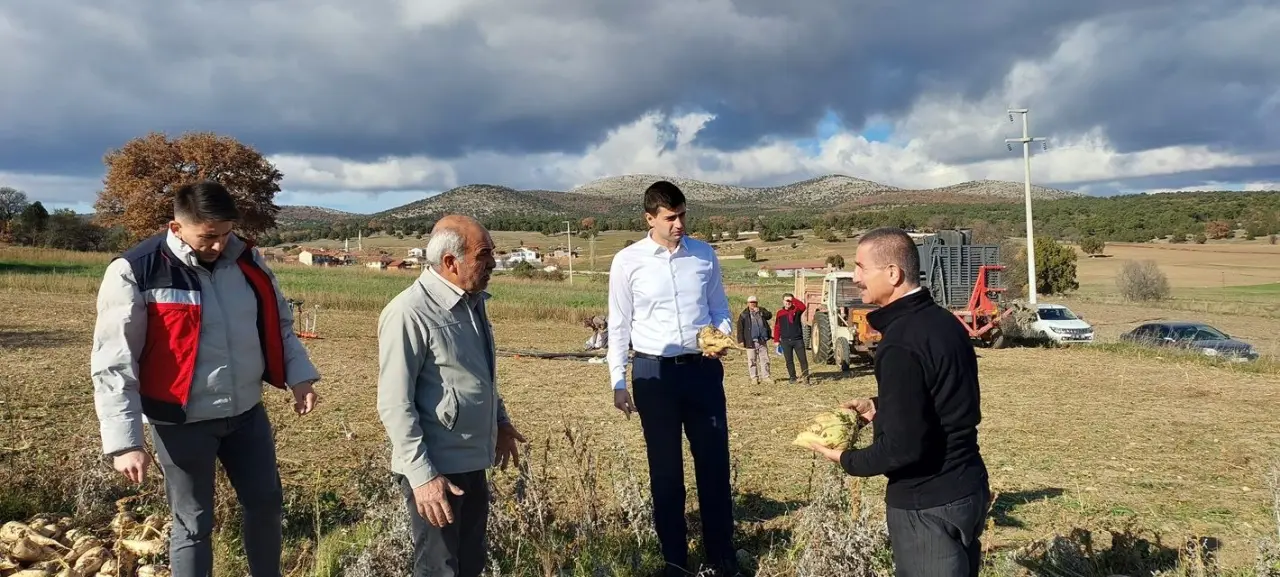 dumlupinar-kaymakami-teltik-seker-pancari-hasadini-yerinde-inceledi