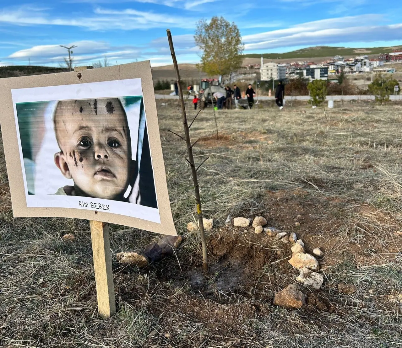 kutahyada-sehit-cocuklari-icin-fidan-dikim-etkinligi