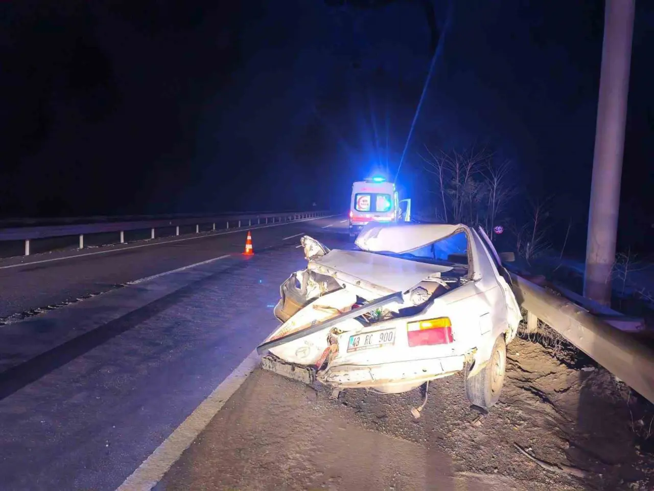 bilecikte-tir-otomobile-arkadan-carpti-1-yarali