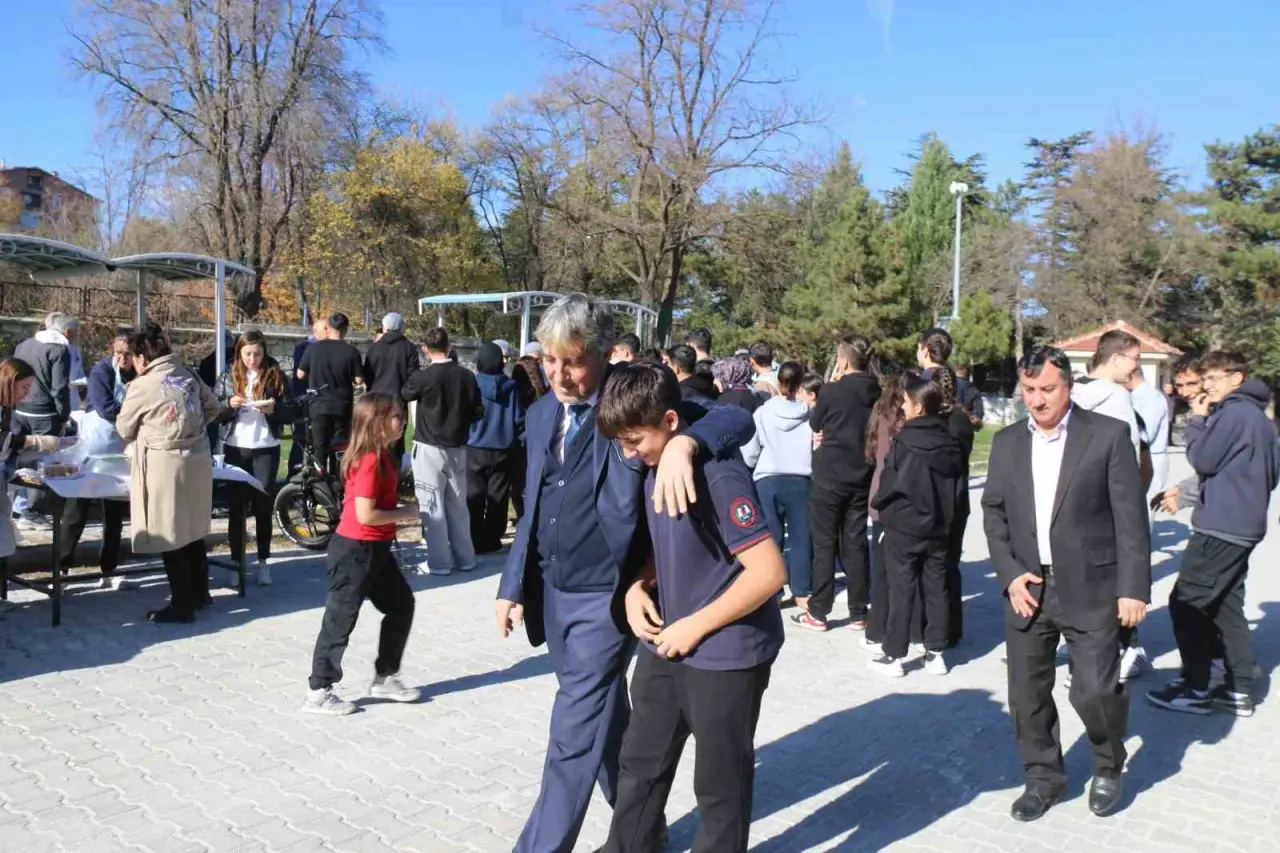 kutahya-kilicarslan-anadolu-lisesinden-gazzeye-destek