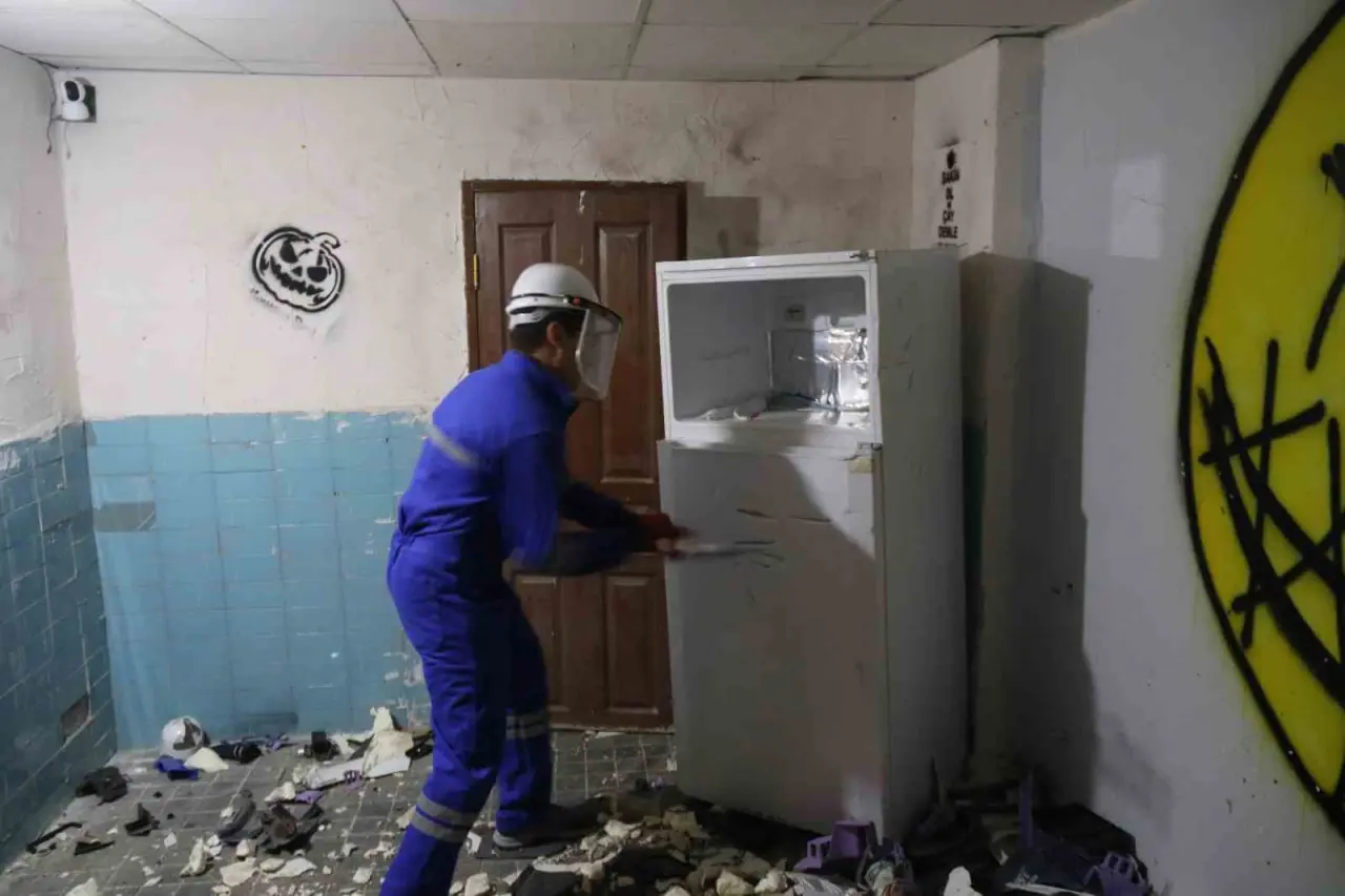 eskisehirde-acilan-stres-evine-girenler-esyalari-kirip-rahatliyor