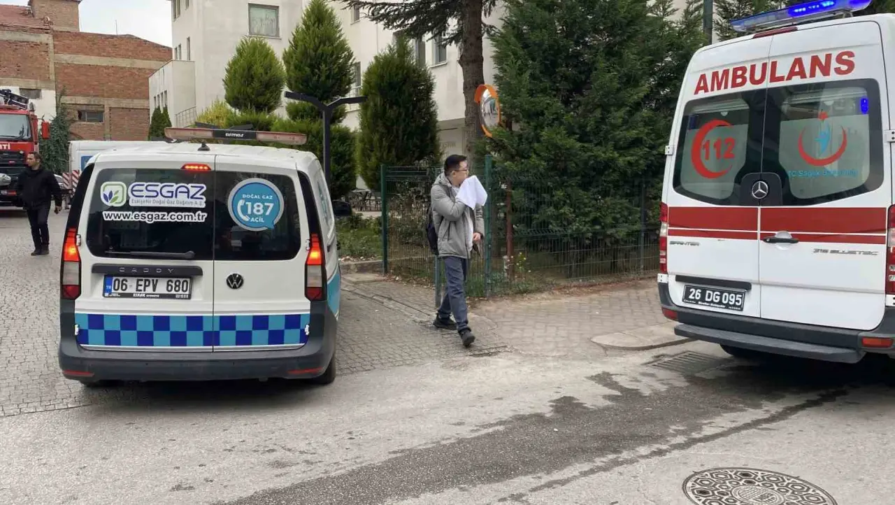 otelde-yangin-panigi-152-kisi-tahliye-edildi