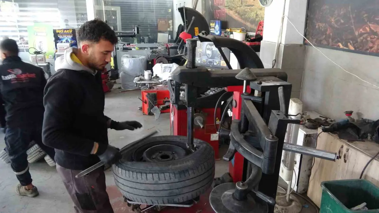 kutahyada-lastikcilerde-yogunluk