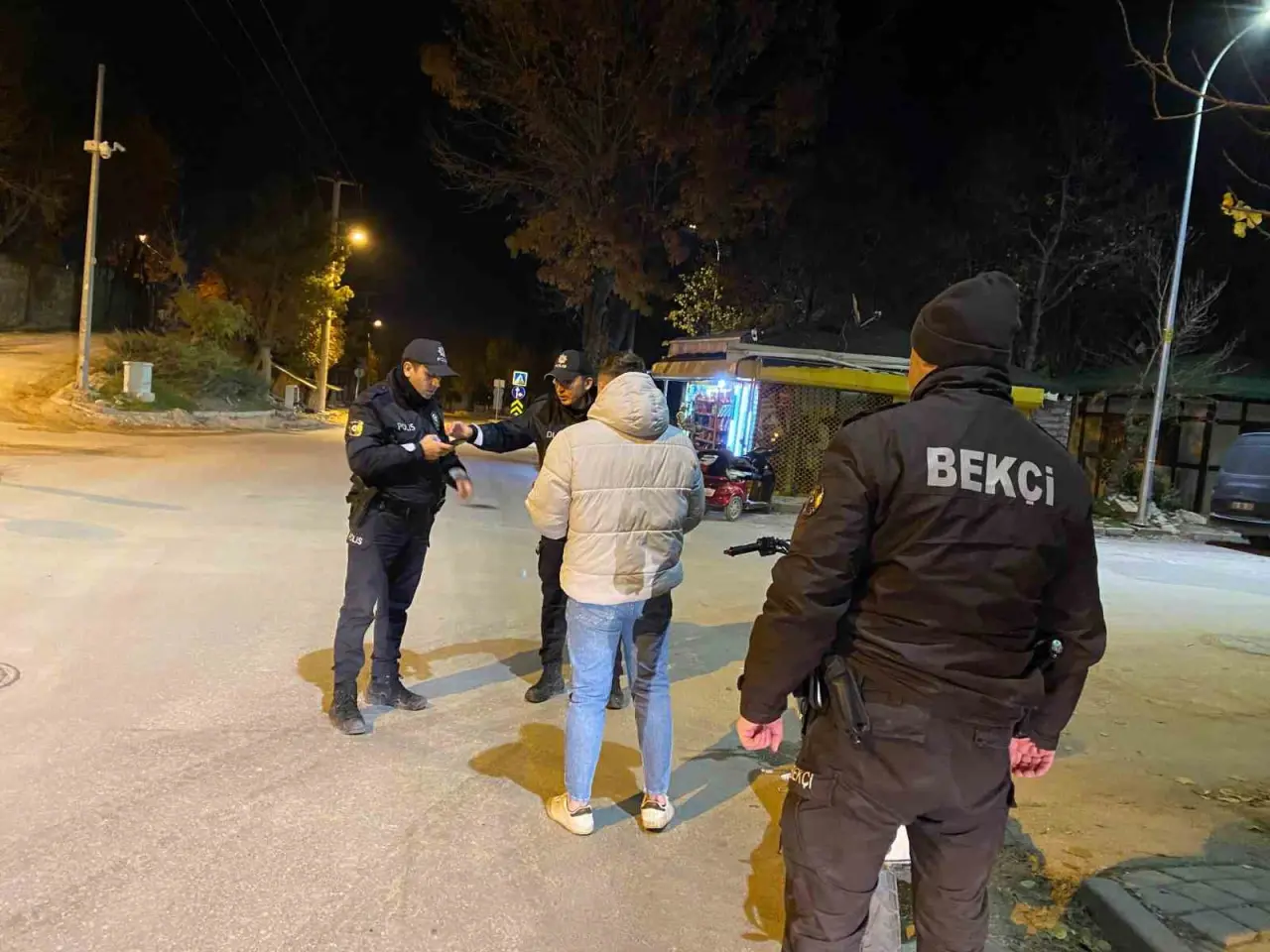 kutahyada-asayis-uygulamalarinda-50-aranan-sahis-yakalandi