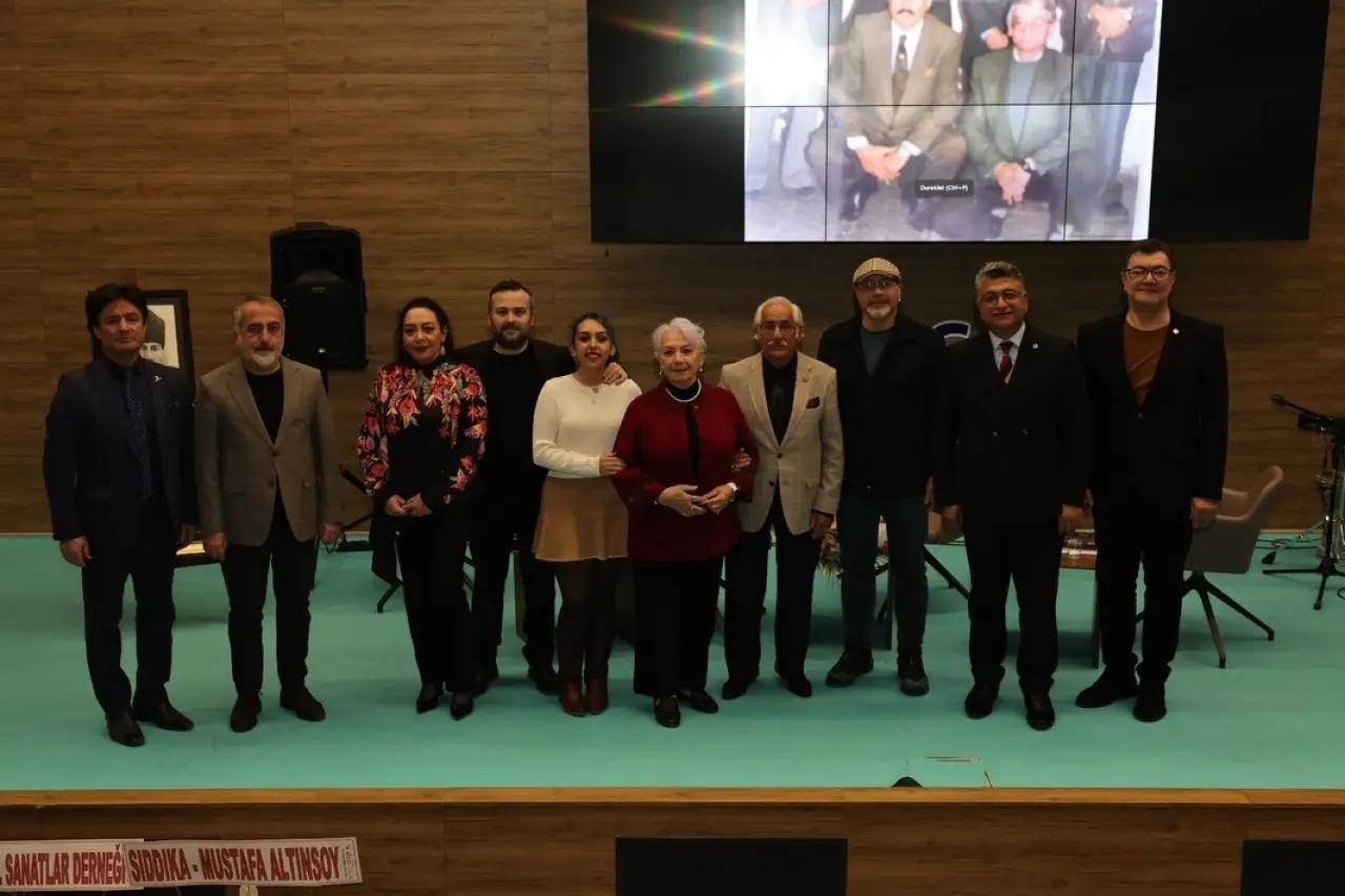 kutahya-belediyesinden-nilufer-ornek-ozkan-ve-adil-ozkana-saygi-gecesi