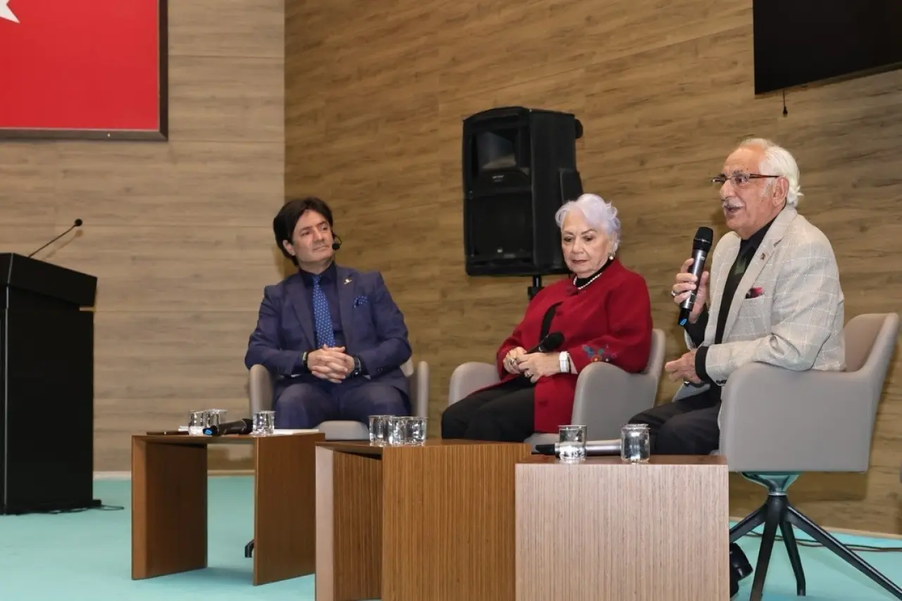 kutahya-belediyesinden-nilufer-ornek-ozkan-ve-adil-ozkana-saygi-gecesi