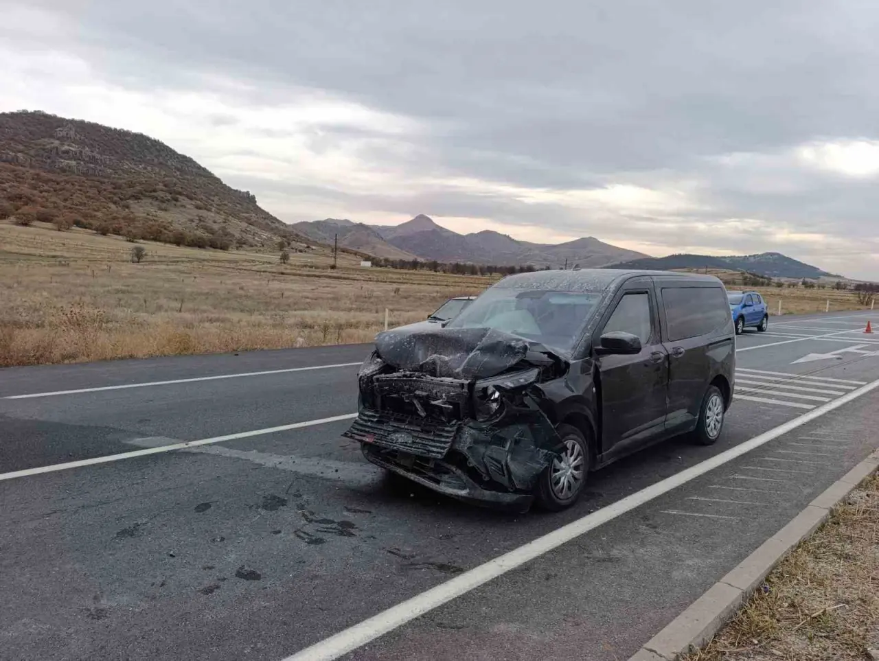 hafif-ticari-araclarin-carpistigi-kaza-7-kisi-yaralandi